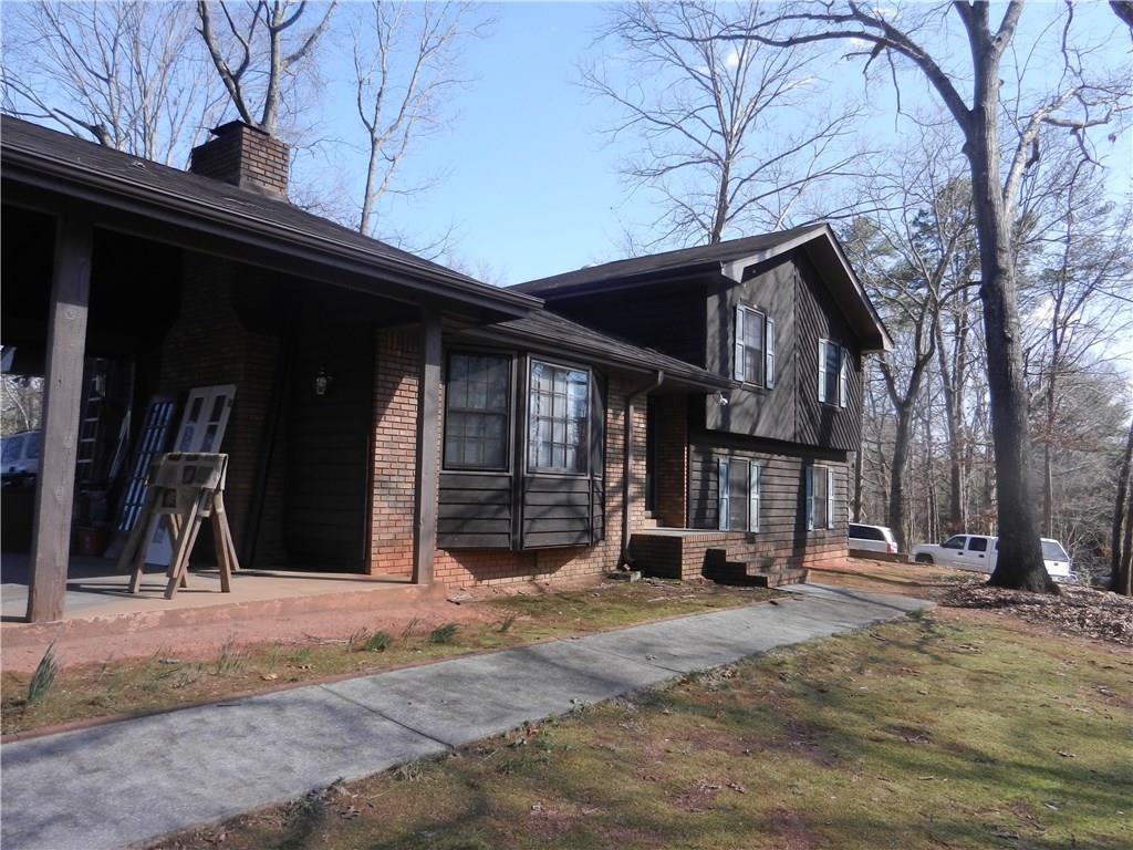 2918 Pebble Ln., Snellville, GA 30078