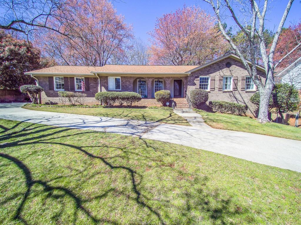 100 Sunset Ct., Roswell, GA 30075