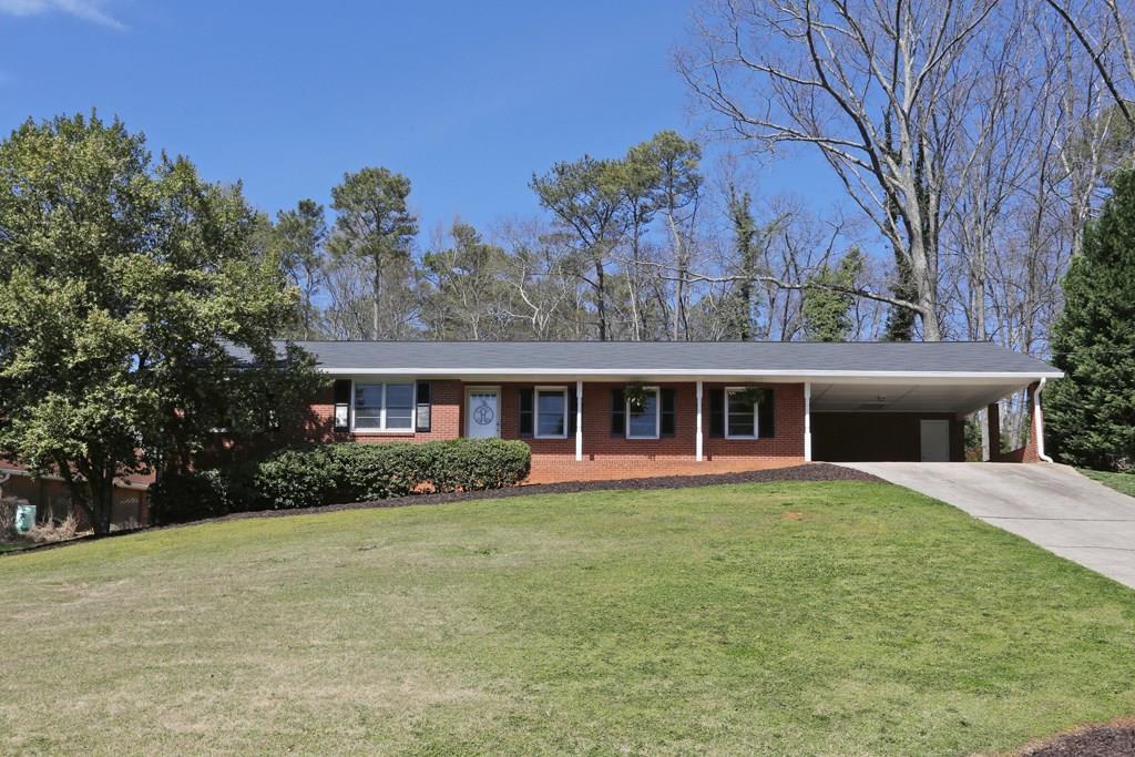 295 Lake Crest Dr., Roswell, GA 30075