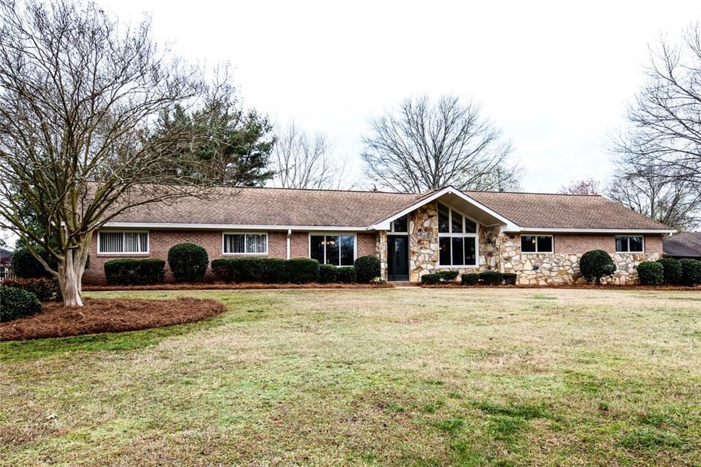 405 Saddle Lake Dr., Roswell, GA 30076