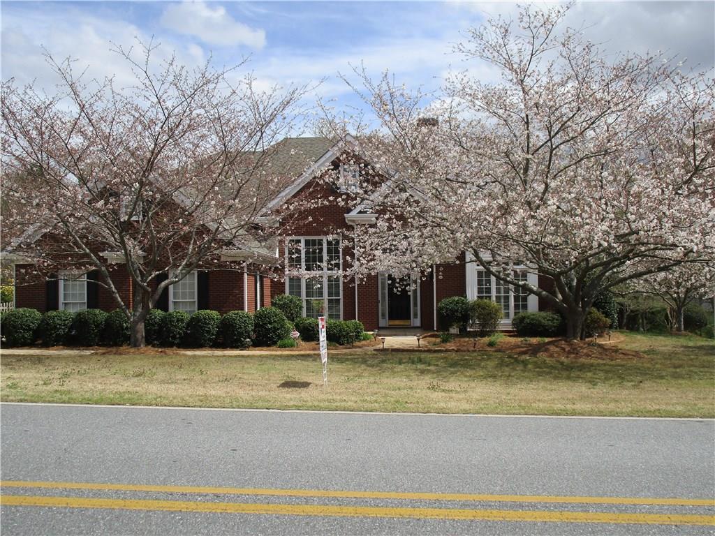 6304 Chestnut Hill Rd., Flowery Branch, GA 30542