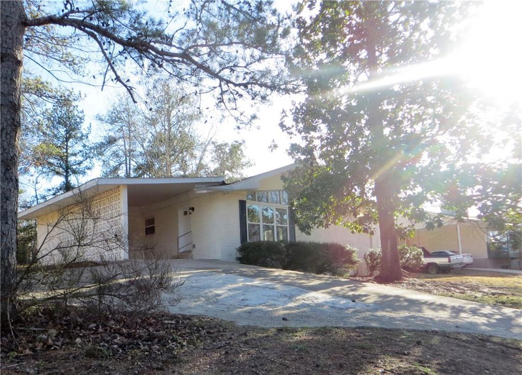 2023 Willow Rd., Gainesville, GA 30507