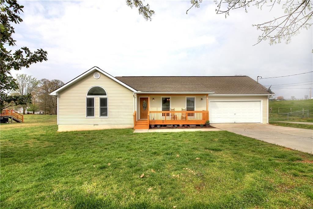 174 Triple D Dr., Adairsville, GA 30103