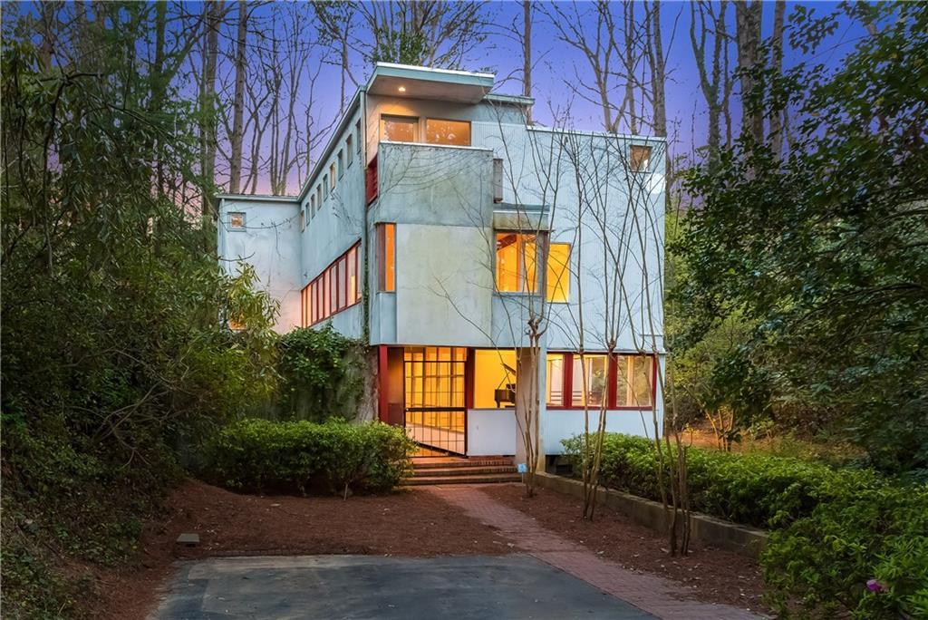 2154 Monterey Dr., Atlanta, GA 30318