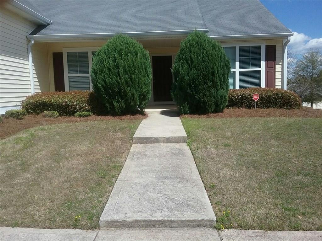 3926 Pine Village Pl., Loganville, GA 30052