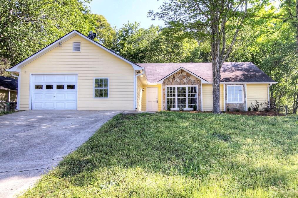 1712 Greyleaf Ln., Dacula, GA 30019