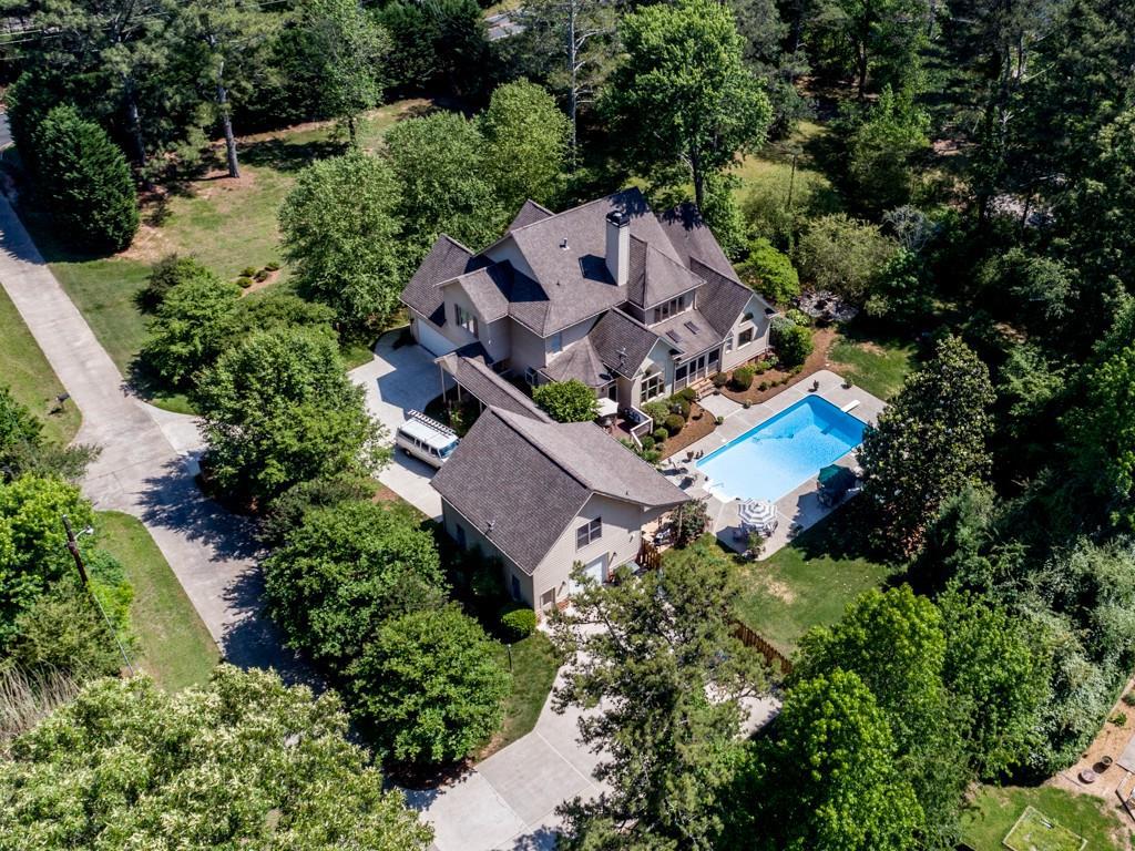 805 Debbie Ln., Woodstock, GA 30188