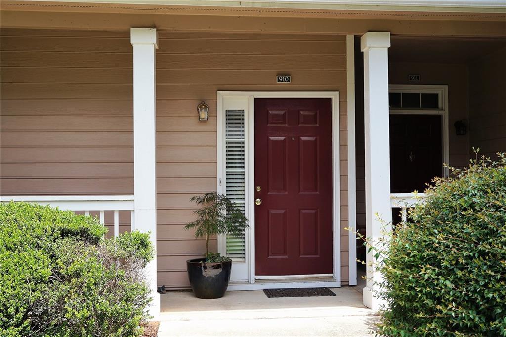 910 Vinings Forest Ln., Smyrna, GA 30080