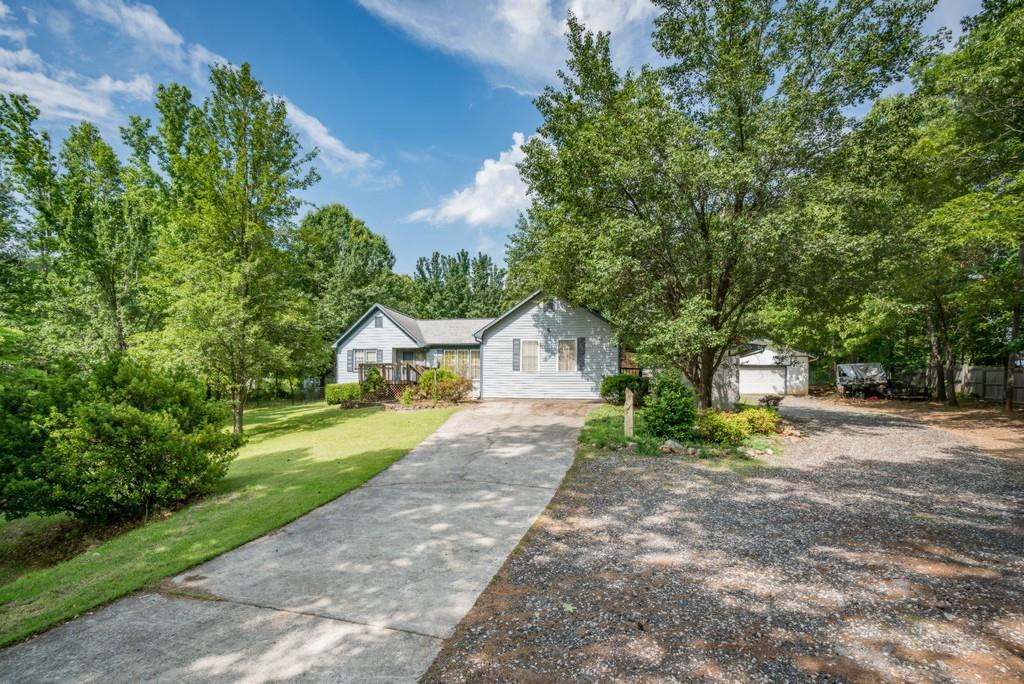 640 Bakers Bridge Rd., Douglasville, GA 30134