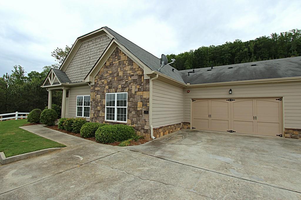106 Glens Dr., Woodstock, GA 30188