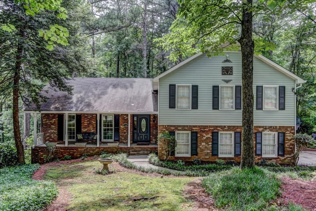 1585 Oakwood Dr., Roswell, GA 30075