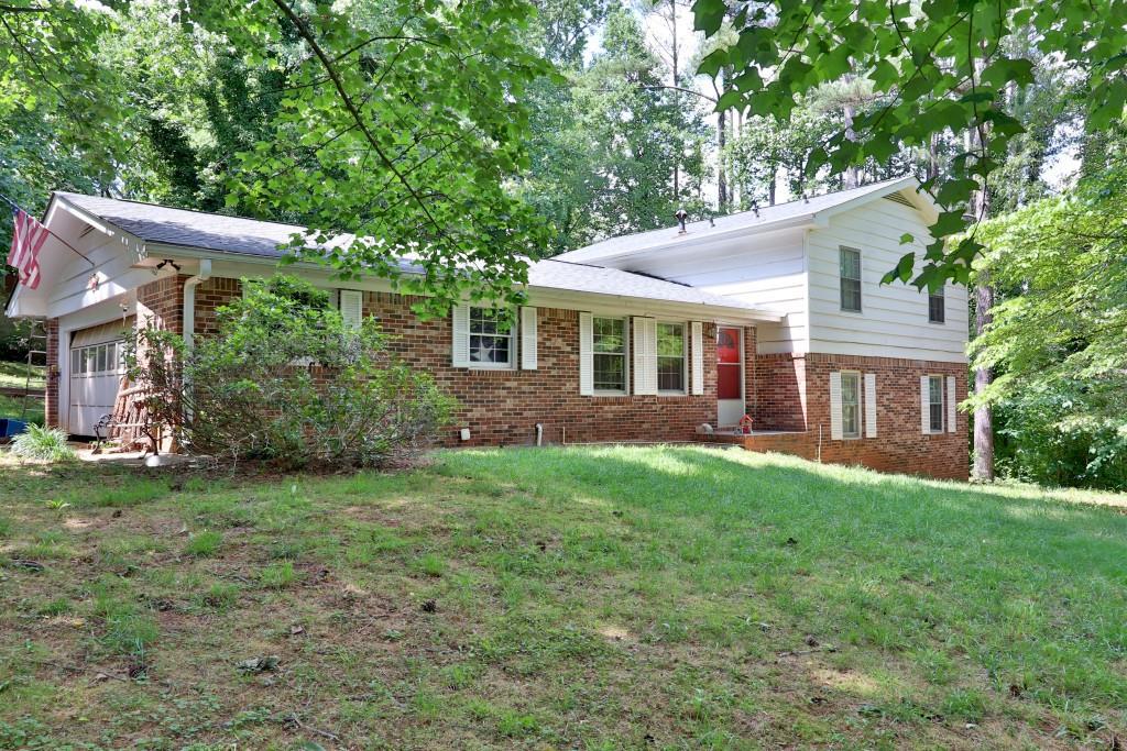 2835 Castle Dr., Lawrenceville, GA 30044