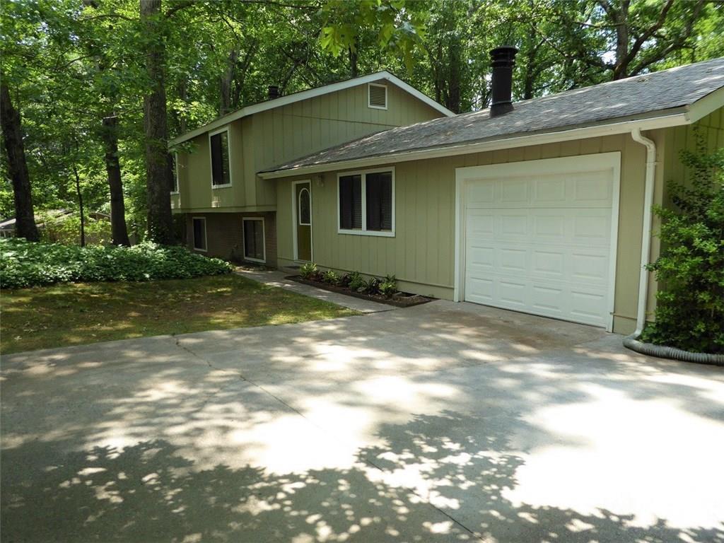 1590 Woodcreek Dr., Cumming, GA 30041