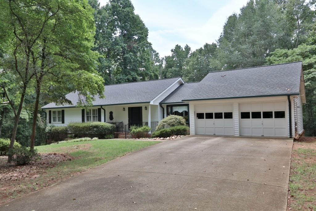 203 Bluff Creek Dr., Woodstock, GA 30188
