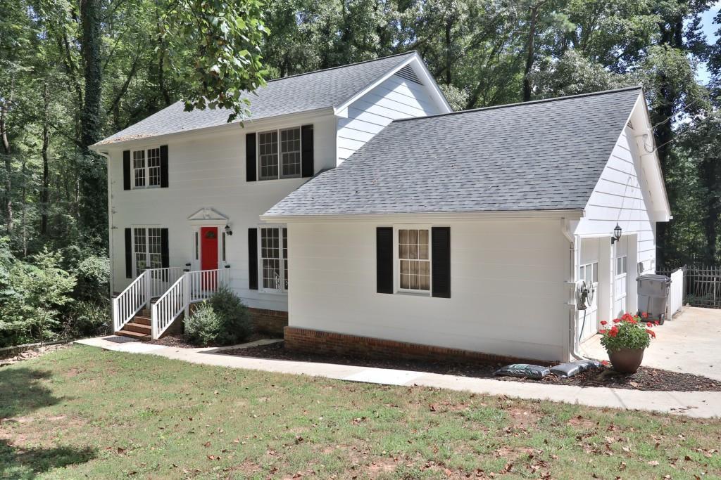 623 Falling Leaf Dr., Lilburn, GA 30047