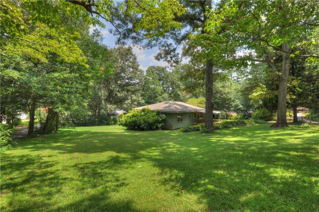 1402 Pine Cir., Stone Mountain, GA 30087