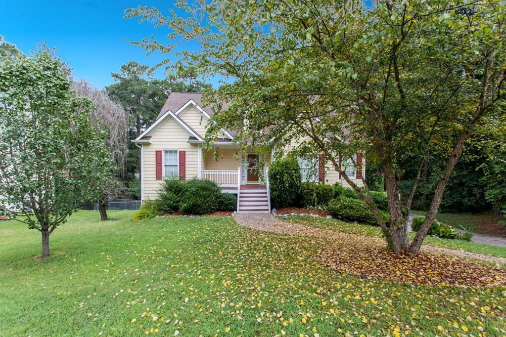 28 Picketts Lake Way, Acworth, GA 30101