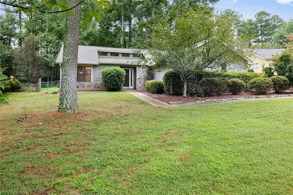 2715 Shadow Pine Dr., Roswell, GA 30076
