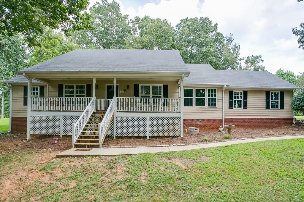 5992 River Oaks Dr., Flowery Branch, GA 30542