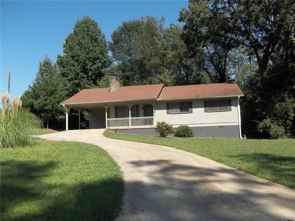 5867 Meadow View Ln., Flowery Branch, GA 30542