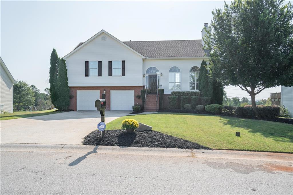 5455 Riverchase Dr., Flowery Branch, GA 30542