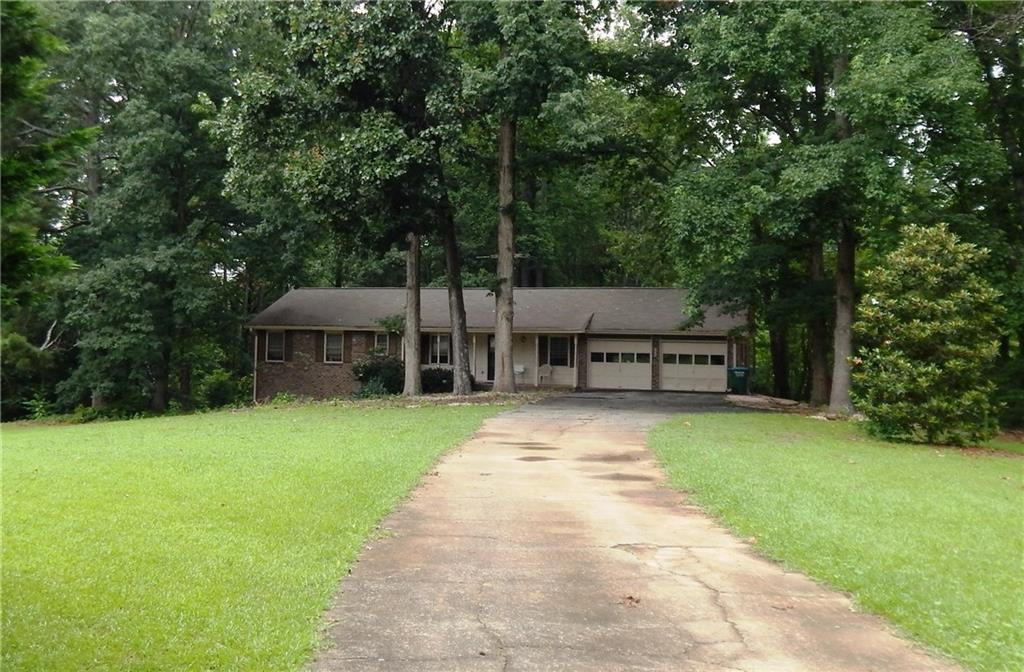 2095 Monterey Dr., Snellville, GA 30039