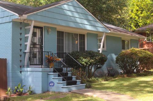 915 Pegg Rd., East Point, GA 30344