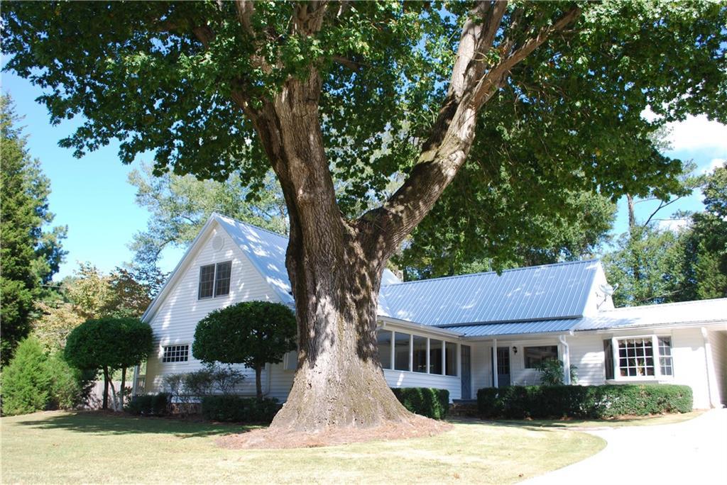 1165 W Wylie Bridge Rd., Woodstock, GA 30188