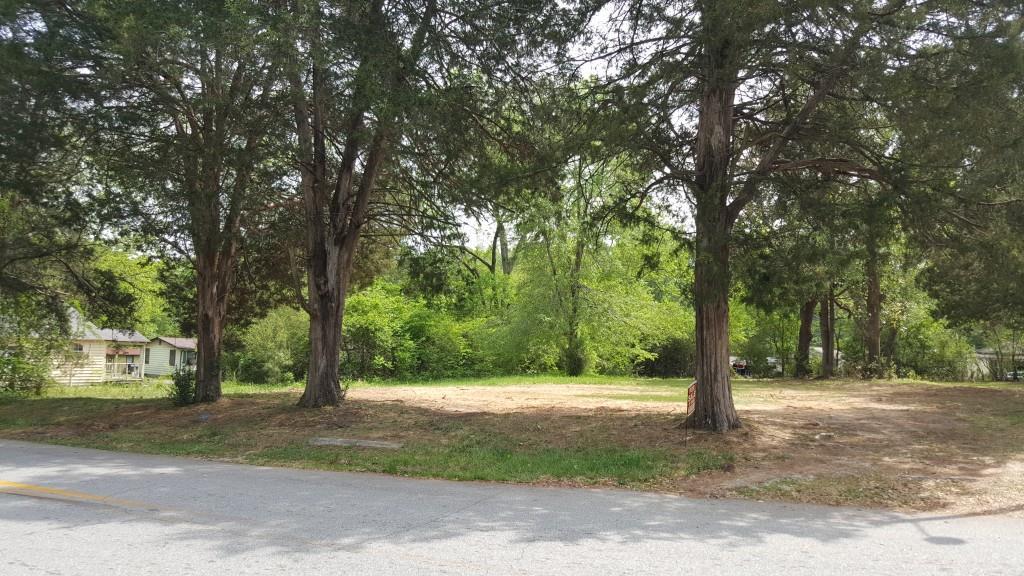 275 Cemetery St., Jackson, GA 30233