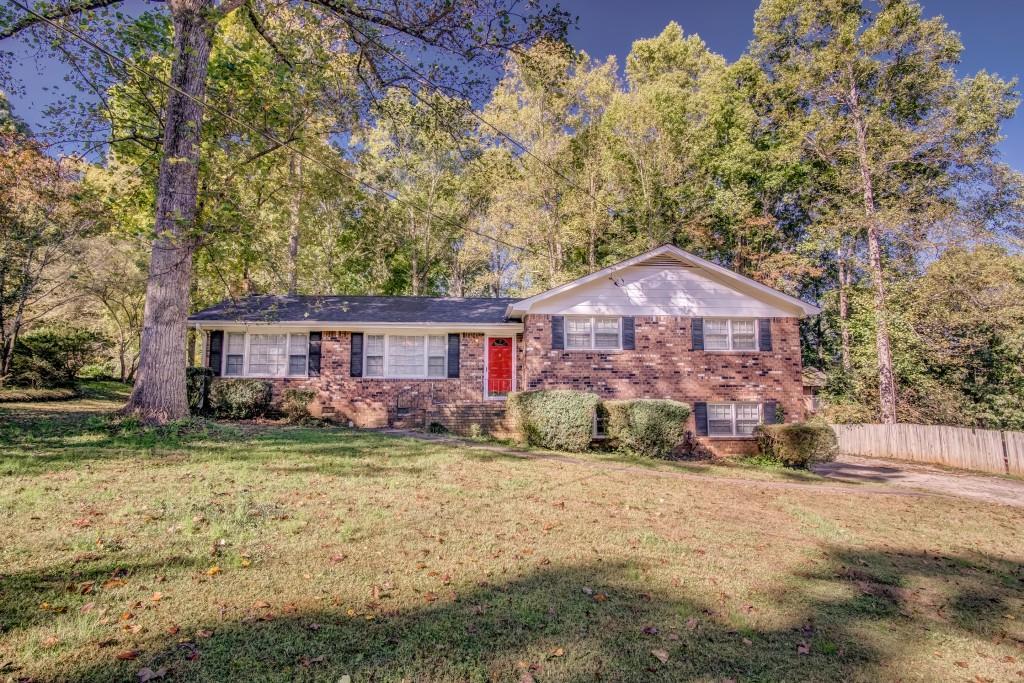 5669 Hillcrest Dr., Acworth, GA 30102