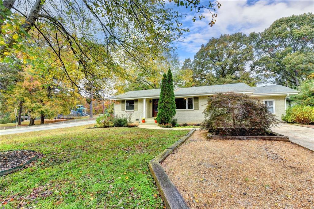 821 Lake Ct., Smyrna, GA 30082