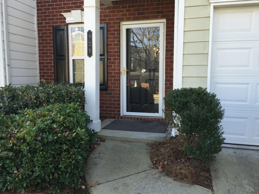 929 Magnolia Leaf Dr., Woodstock, GA 30188