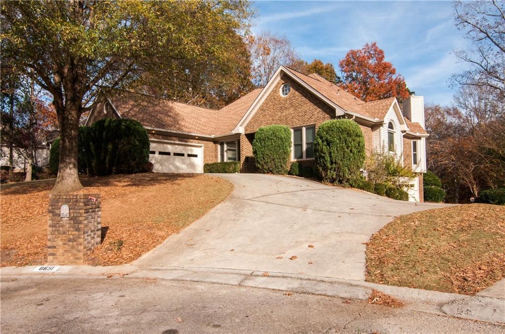 6651 Lake Run Dr., Flowery Branch, GA 30542