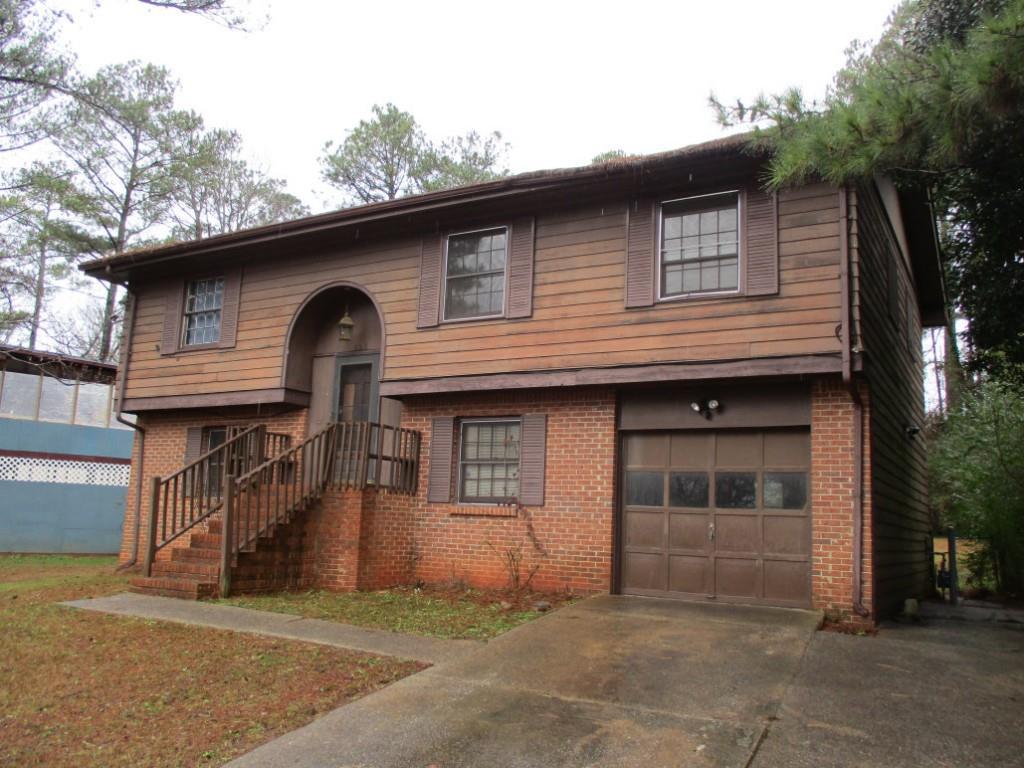 625 Country Lane Dr., Jonesboro, GA 30238