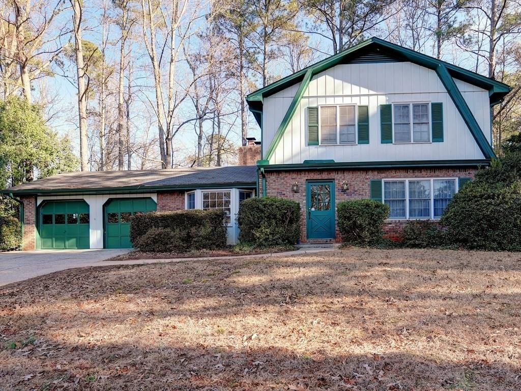 290 Wickerberry Ln., Roswell, GA 30075