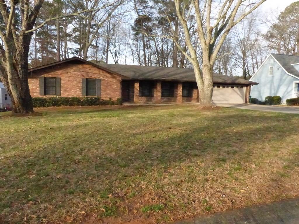 1095 Evelyn Ln., Lilburn, GA 30047