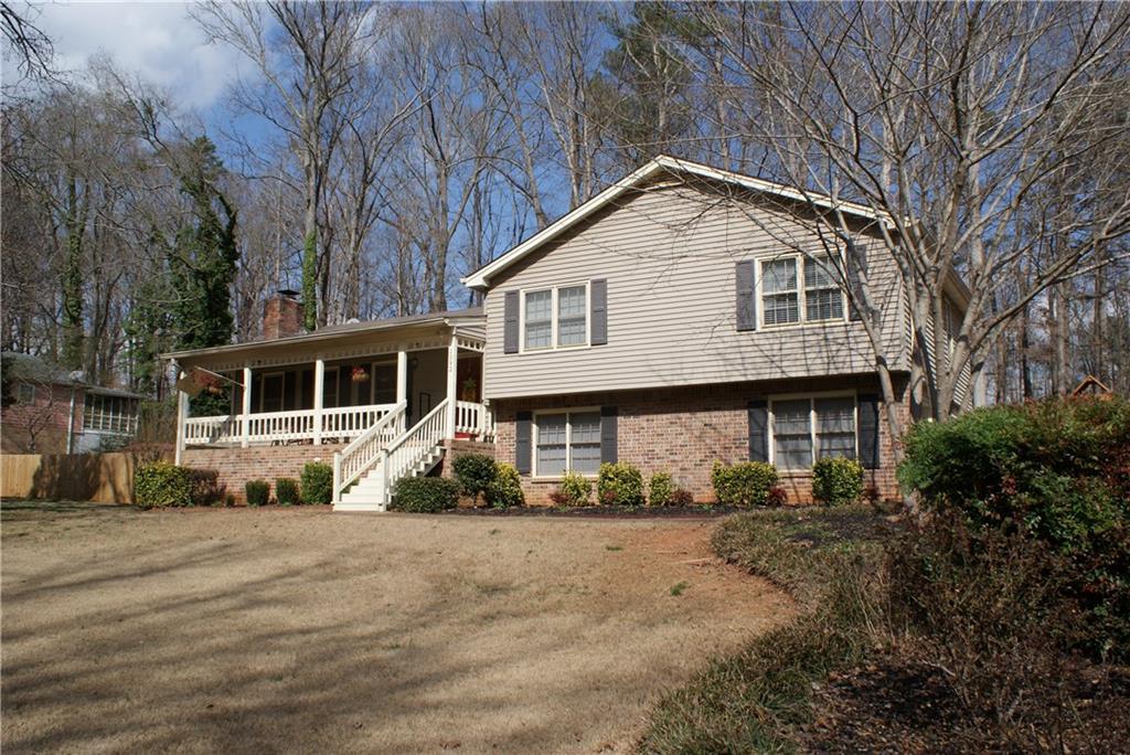 1592 Bentwood Dr., Lilburn, GA 30047