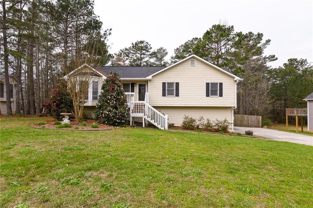 108 Silverthorne Cir., Douglasville, GA 30134