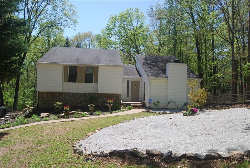 6701 Live Oak Ln., Douglasville, GA 30135