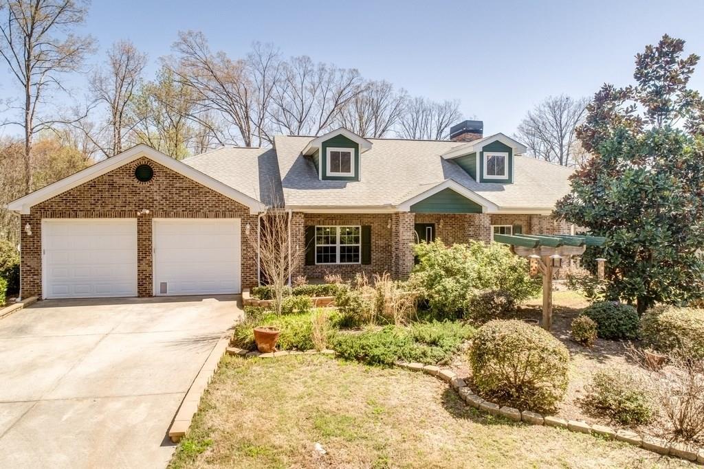 210 Old Post Tr., Talking Rock, GA 30175