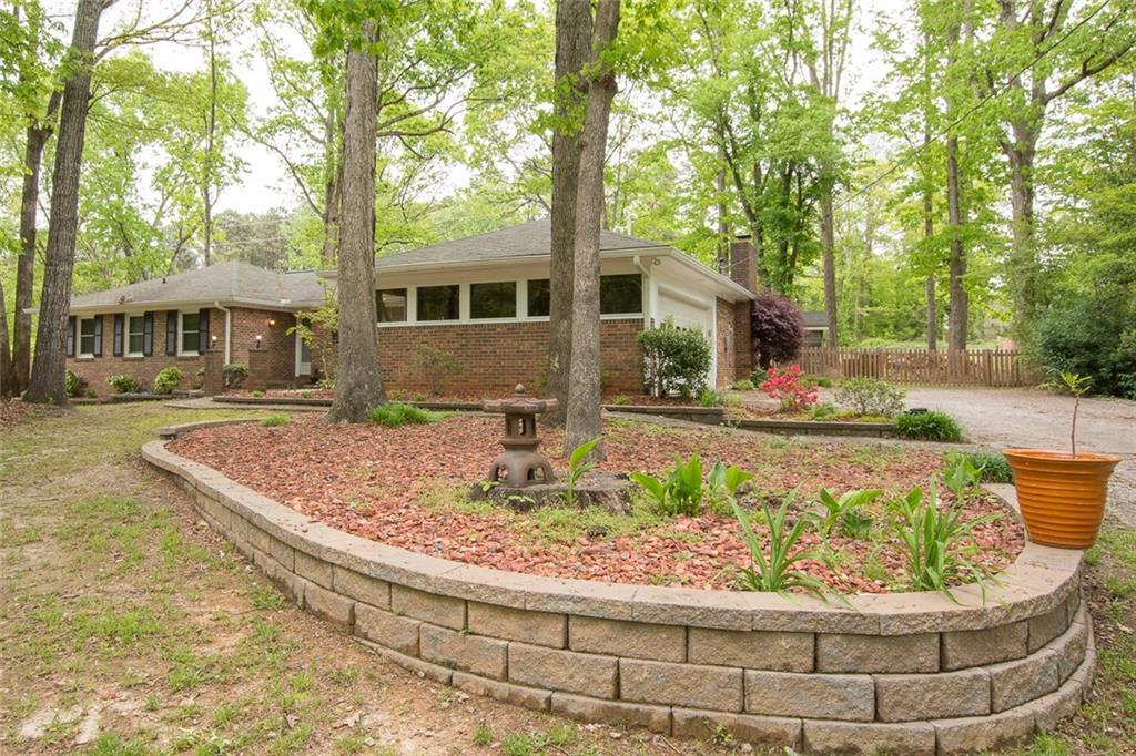 3671 Rainbow Cir., Snellville, GA 30039