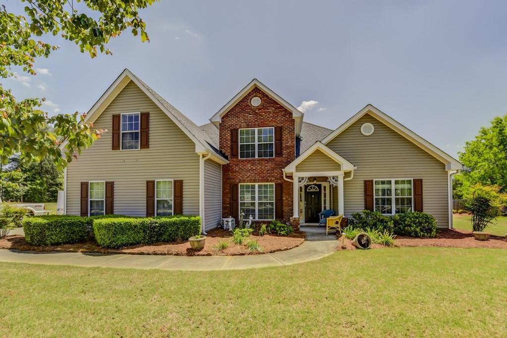821 Winding Grove Ln., Loganville, GA 30052
