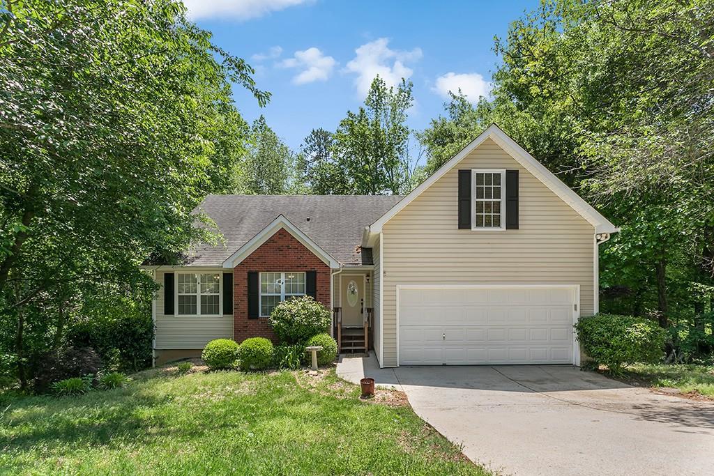 7083 Valley Forge Dr., Flowery Branch, GA 30542