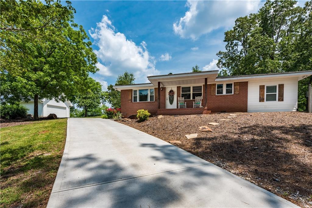 2168 E Cherokee Dr., Woodstock, GA 30188