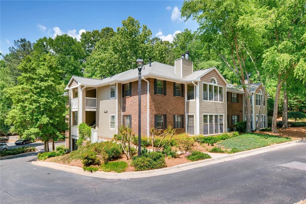 405 Barrington Hills Dr., Sandy Springs, GA 30350