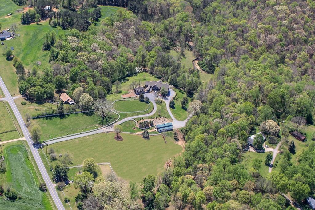 8490 Waldrip Rd., Gainesville, GA 30506