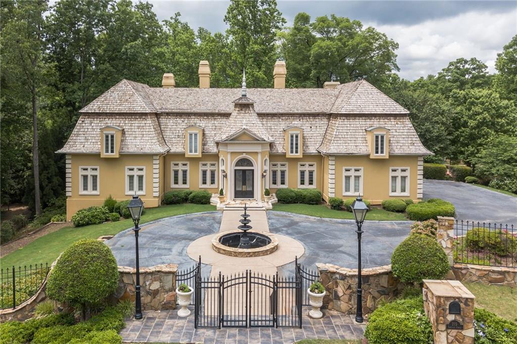 215 Lachaize Cir., Sandy Springs, GA 30327
