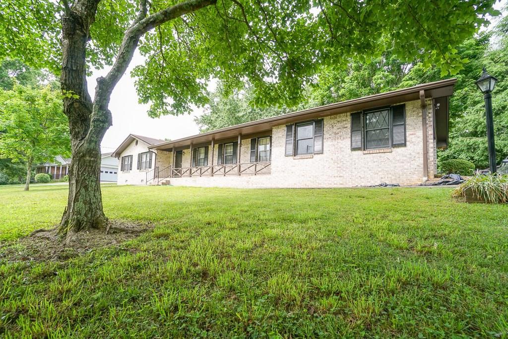 2857 Alamo Pl., Snellville, GA 30078