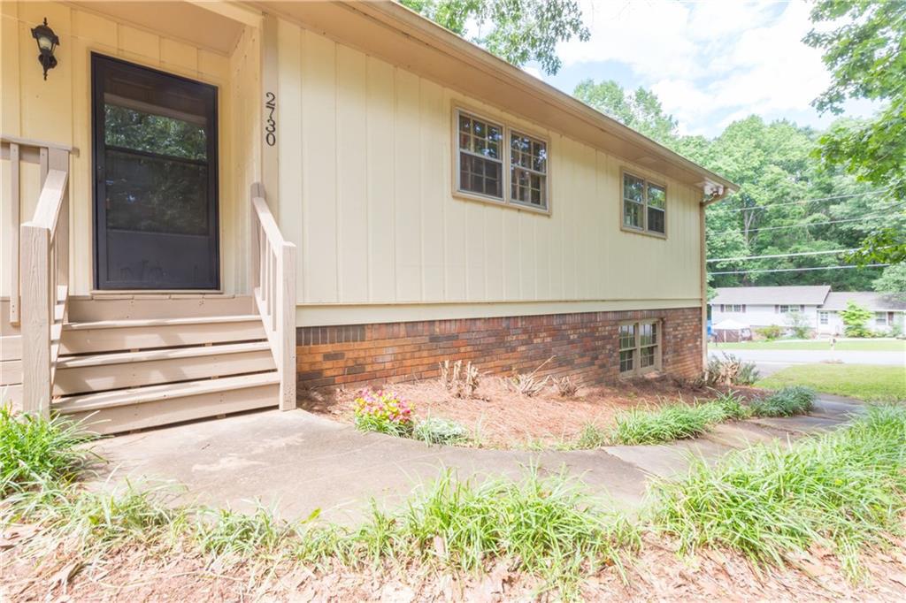 2730 Meadow View Dr., Acworth, GA 30102