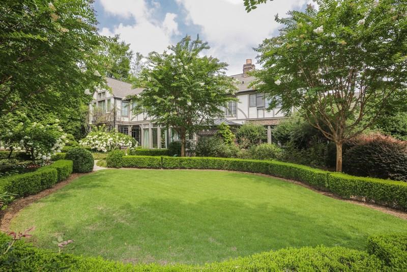 340 Manor Ridge Dr., Atlanta, GA 30327